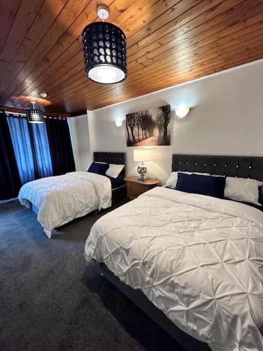 Modern 2 Bedroom Apt Derby City エクステリア 写真