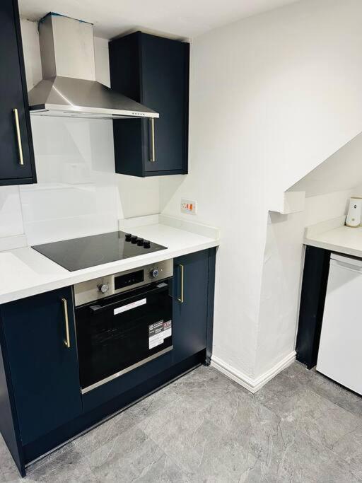 Modern 2 Bedroom Apt Derby City エクステリア 写真