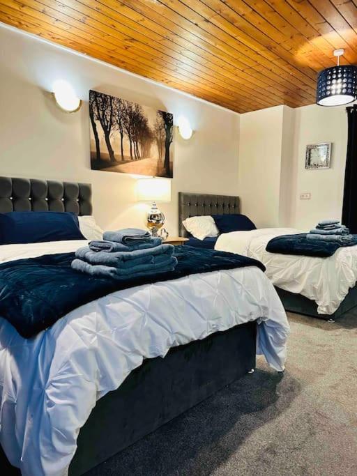 Modern 2 Bedroom Apt Derby City エクステリア 写真