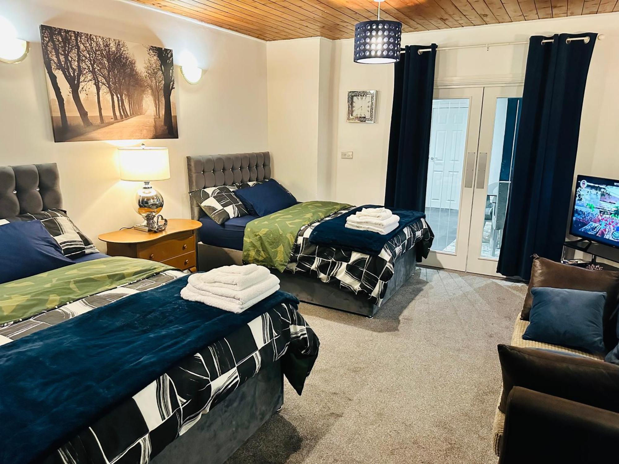 Modern 2 Bedroom Apt Derby City エクステリア 写真
