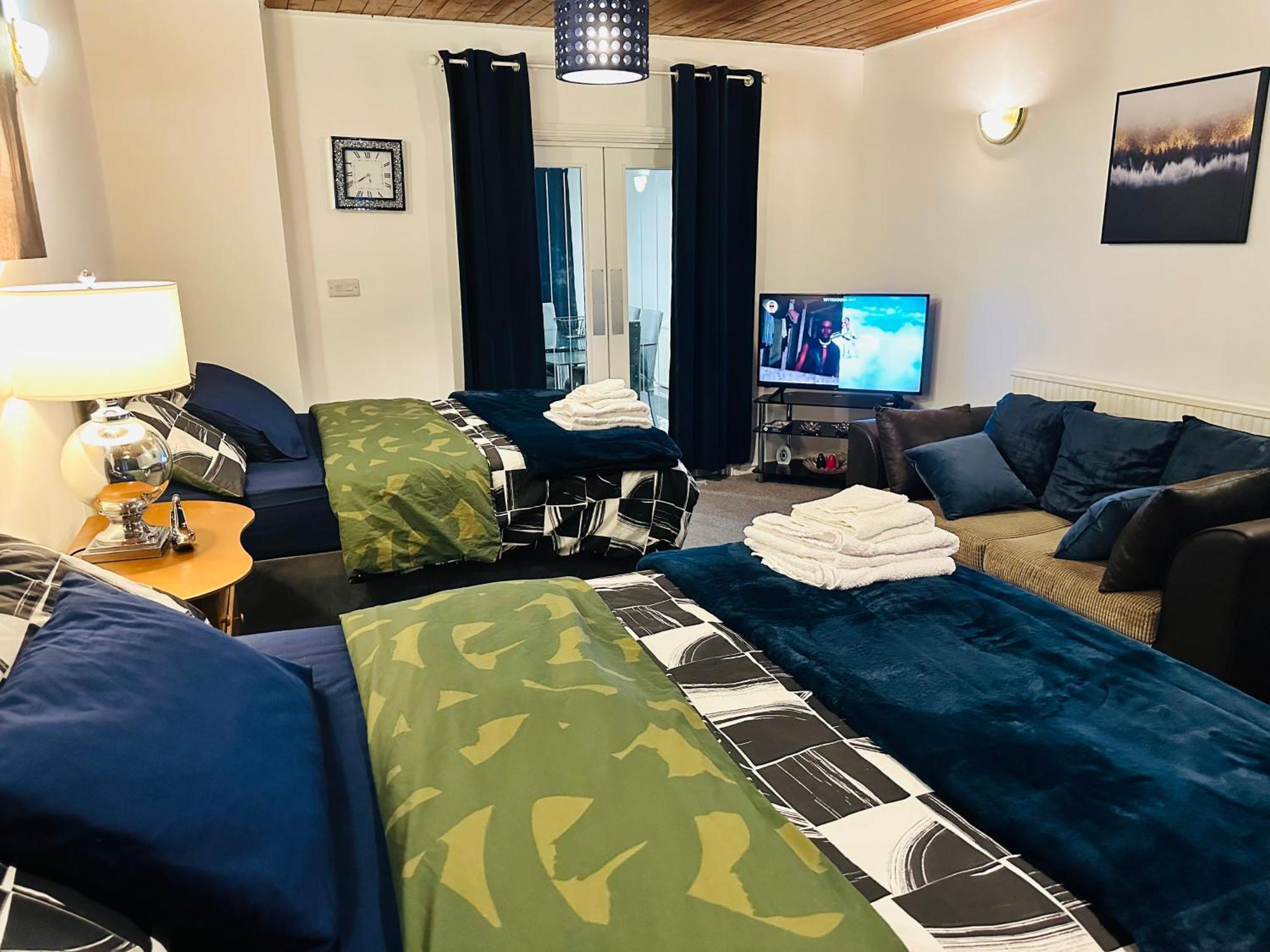 Modern 2 Bedroom Apt Derby City エクステリア 写真