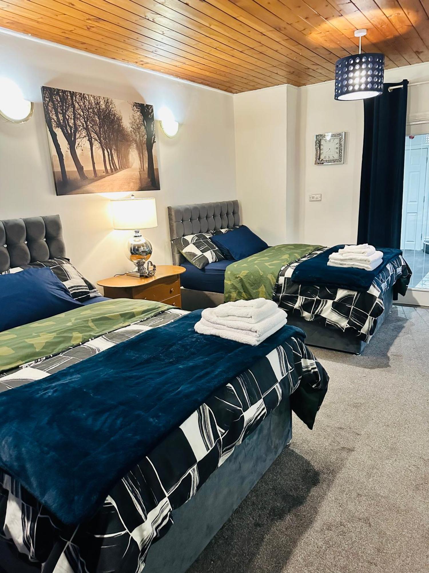 Modern 2 Bedroom Apt Derby City エクステリア 写真