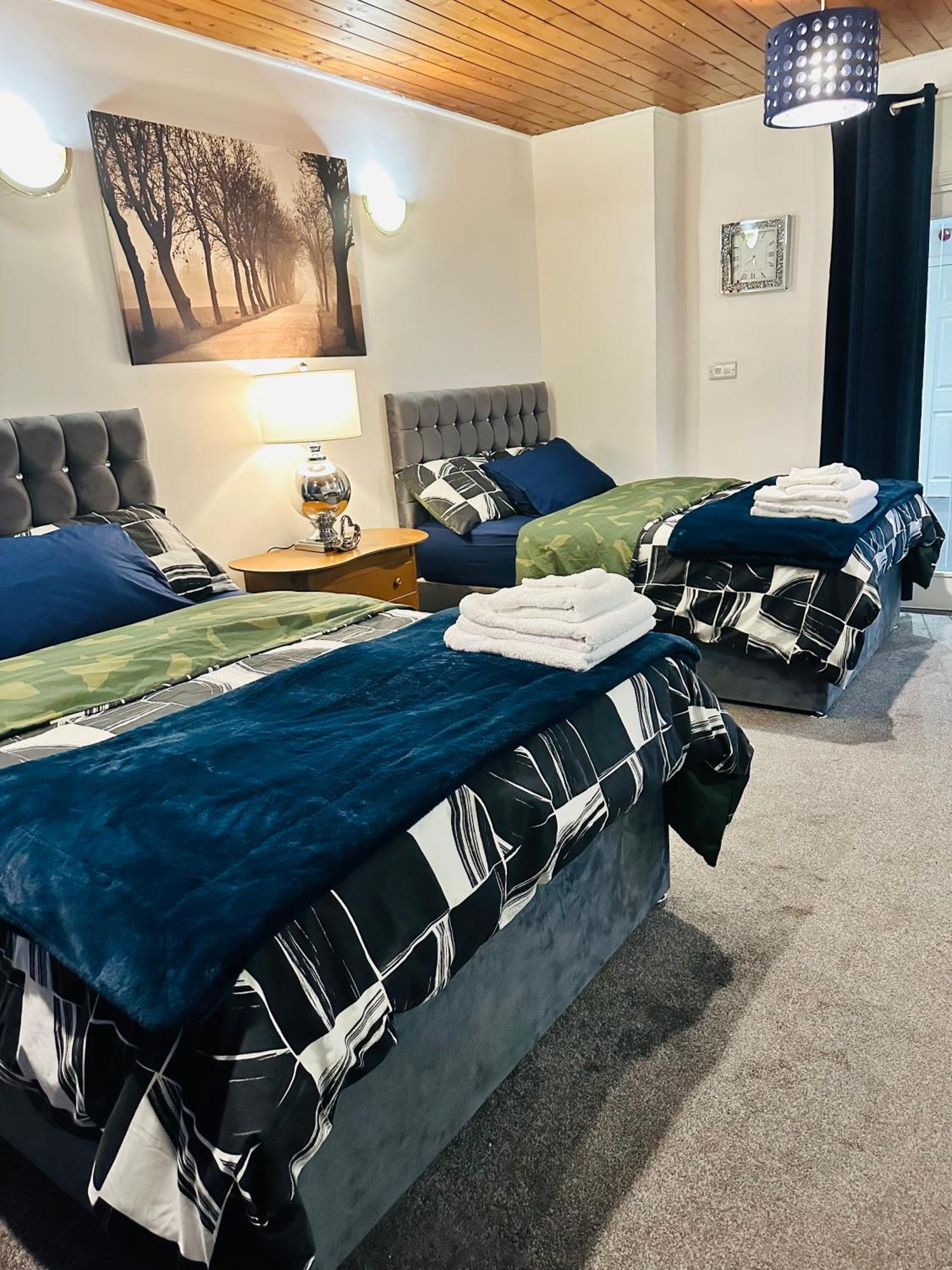 Modern 2 Bedroom Apt Derby City エクステリア 写真